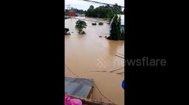 People in South Sulawesi Look For Higher Place as Flood Elevation Getting Higher