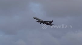 titan airways 757 goes around after battling 40 knot crosswind at manchester airport