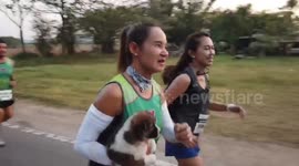 Marathon runner rescues lost puppy midway through race and carries it for 18 miles