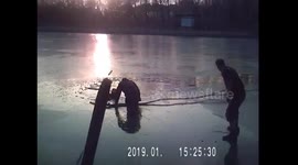 Old man rescued by police after falling into icy river in China