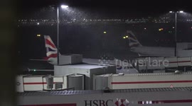 Snow hits Heathrow Airport in London