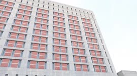 Brooklyn: Detainees bang on windows at U.S. detention facility