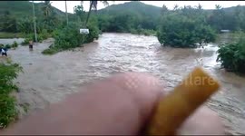 Bencana banjir terjadi di wilayah desa sekotong barat kecamatan sekotong kabupaten lombok barat, karena takut terjadi gempa susulan saat ini masyarakat setempat mengungsi ke wilayah yang tidak terdampak banjir
