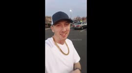 Looking for her hug, but it's nowhere to bë found!