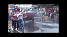 followed by thousands of people, who came from various regions and countries in the world, the water war festival in commemoration of the Chinese New Year or Chinese New Year took place lively.