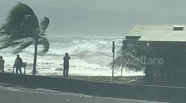 Giant nOrth Shore waves - 35 foot