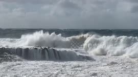30 foot waves / 10 meter waves storm in hawaii