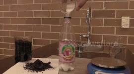 Teacher shows just how much sugar is in school canteen fizzy drink - and the results will scare you