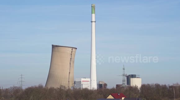 Tower at coal plant in western Germany demolished
