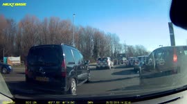 DashCam, car doesn’t see ambulance