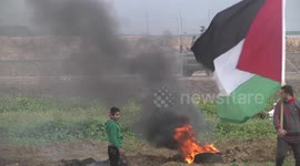 Israeli forces injure several Palestinians at Gaza border.