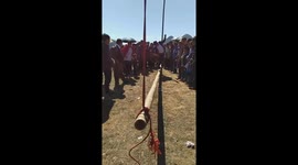 The challenge of walking and blowing the trumpet on a pillar