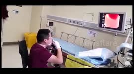 Daredevil doctor performs gastroscopy to check his own stomach