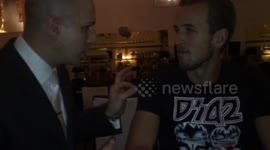 Extreme Mind Magician Julian James CRACKS Harry Kane's iPhone