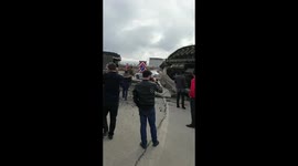 In the city of Magas (the Republic of Ingushetia), a self-propelled howitzer overturned when transporting military equipment from the trawl.