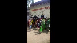 Thirsty women hold water riot at government office in central India