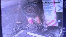 Child narrowly avoids crane crash in China