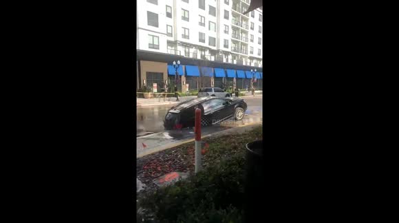 Car stuck in sink hole in Orlando