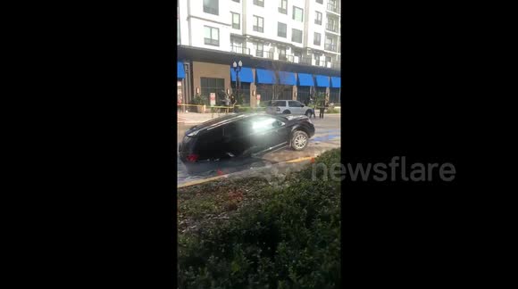 Newsflare Edit - Car stuck in sink hole in Orlando