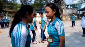 High school students try special 'lemon in mouth' race in Vietnam