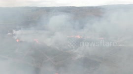 incendio forestal con equipo de extincion