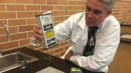 Australian Science Teacher demonstrates the surprising result when a gas lamp mantle is brought near a Geiger counter