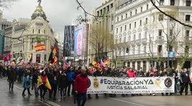 The right manifests itself with the Police and Civil Guard for the equalization of the workers' salary