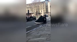 une journée banal a paris https://t.co/7Xy5ymyBFE