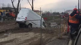 In St. Petersburg, the car fell under the asphalt