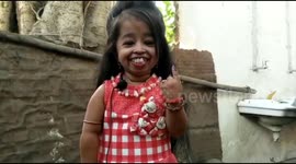 World's shortest woman votes in Indian national elections