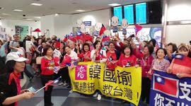 supporters waiting on  taiwan candidate mayor Han Kuo-yu for president at lax