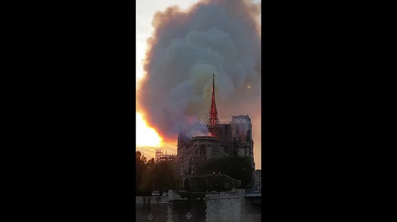 Tower of Notre Dame collapses from fire