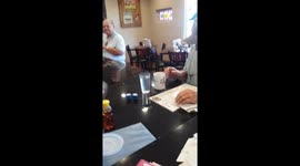 Coffee shop give elderly veteran a painting