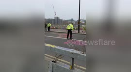 Newsflare Edit - Happy policeman #extinctionrebelion #peacefulprotest #radiclepolice https://t.co/aqKuX244Ik