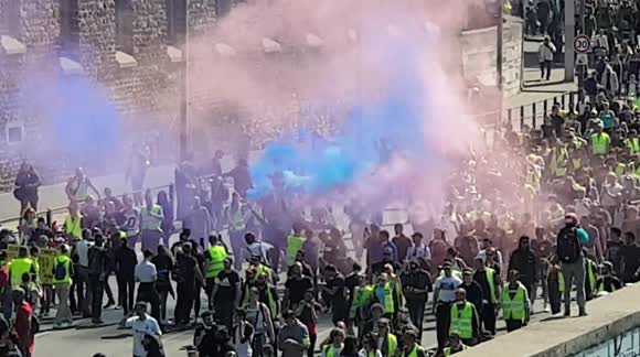 Millions for Notre Dame but nothing for us, say Paris' yellow vests