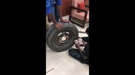 Man caught hiding £250,000 worth of rupees in spare tyre by Indian tax officials
