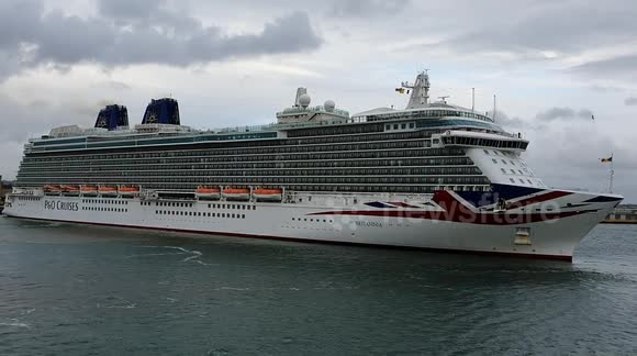 Newsflare P O Cruise Ship Britannia Races Into Southampton A Day Early To Avoid Storm Hannah