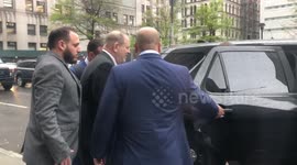 Harvey Weinstein getting pizza for lunch during a court break in Manhattan