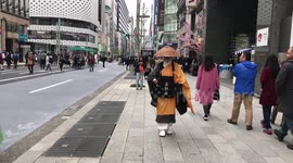 Japanese Monk Mystifies Shoppers