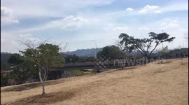 Caracas clashes - barrage of shots ring out