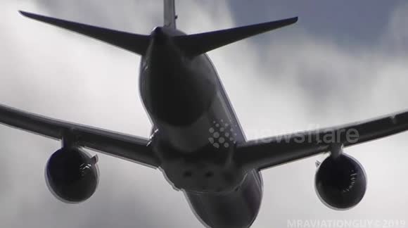 Planes Landing & Taking off at London Gatwick Airport During Storm ...