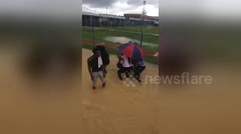 Newsflare Edit - I wasn’t expecting her to fall ???????????? but I was extra excited I caught it on camera https://t.co/7U5znyIh9z