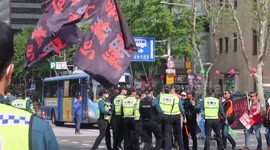 Korean red government protestor vs police