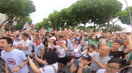 Thousands of people dance enthusiastically on the walking street in Hanoi.