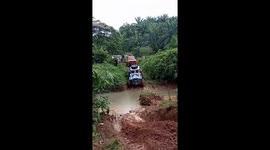 Off Road Jeeps Battle Through River