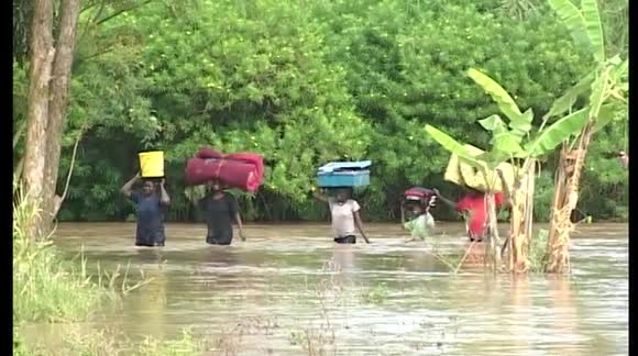 Heavy floods render hundreds homeless in southwest Kenya