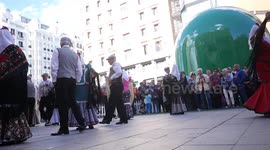 Couples dance traditional chotis in Madrid