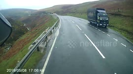 Crazy overtaking maneuver