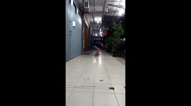 cam 2, participants in the challenge of spinning a body with prizes of Rp. 100,000 rupiah are dizzy and cramped at the door