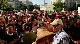demonstration in favor of mayoress Manuela Carmena remains in the government of the city council of Madrid, Spain